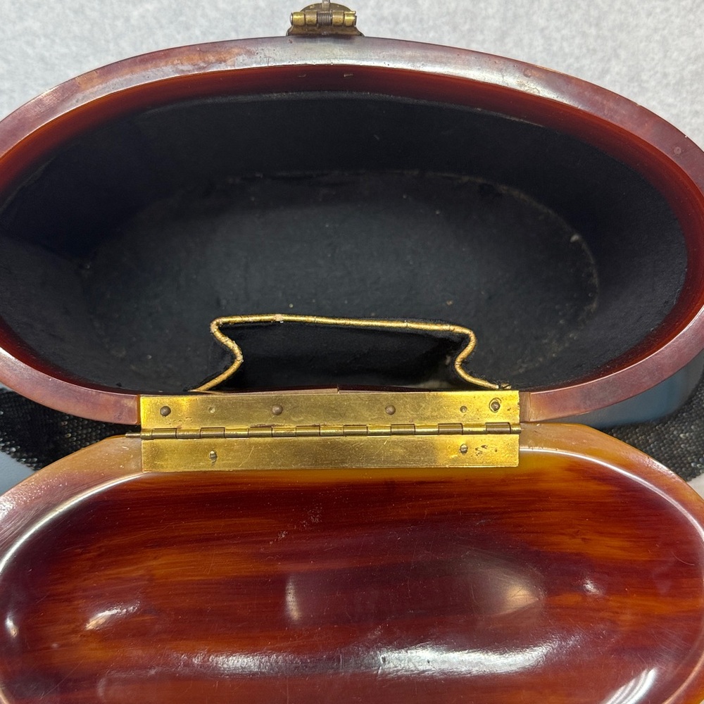 Vintage Bakelite box purse - Picture 11 of 15